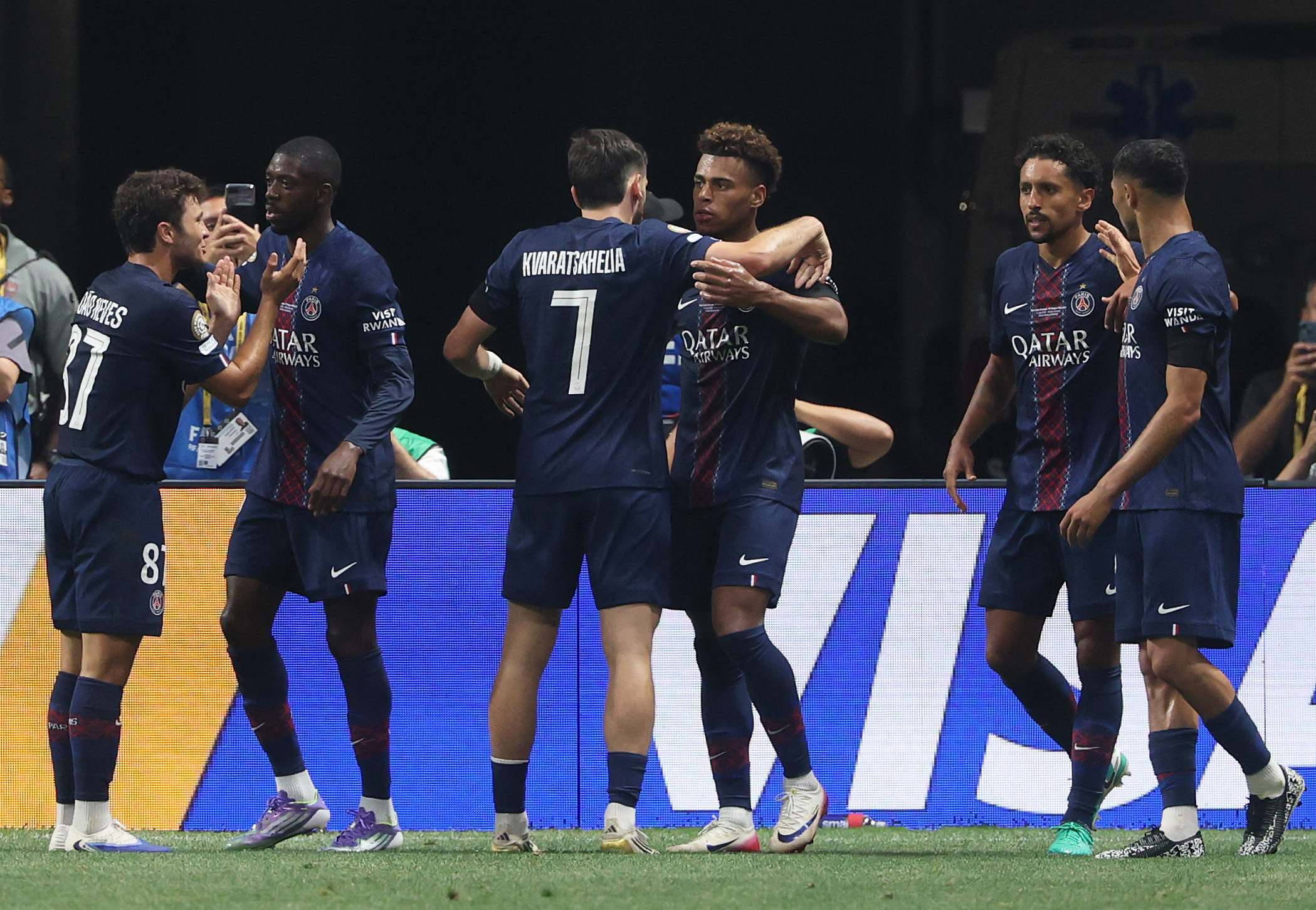 Sakatlık, kırmızı kartlar, 2 gol: Olaylı maçta PSG yarı finale yükseldi