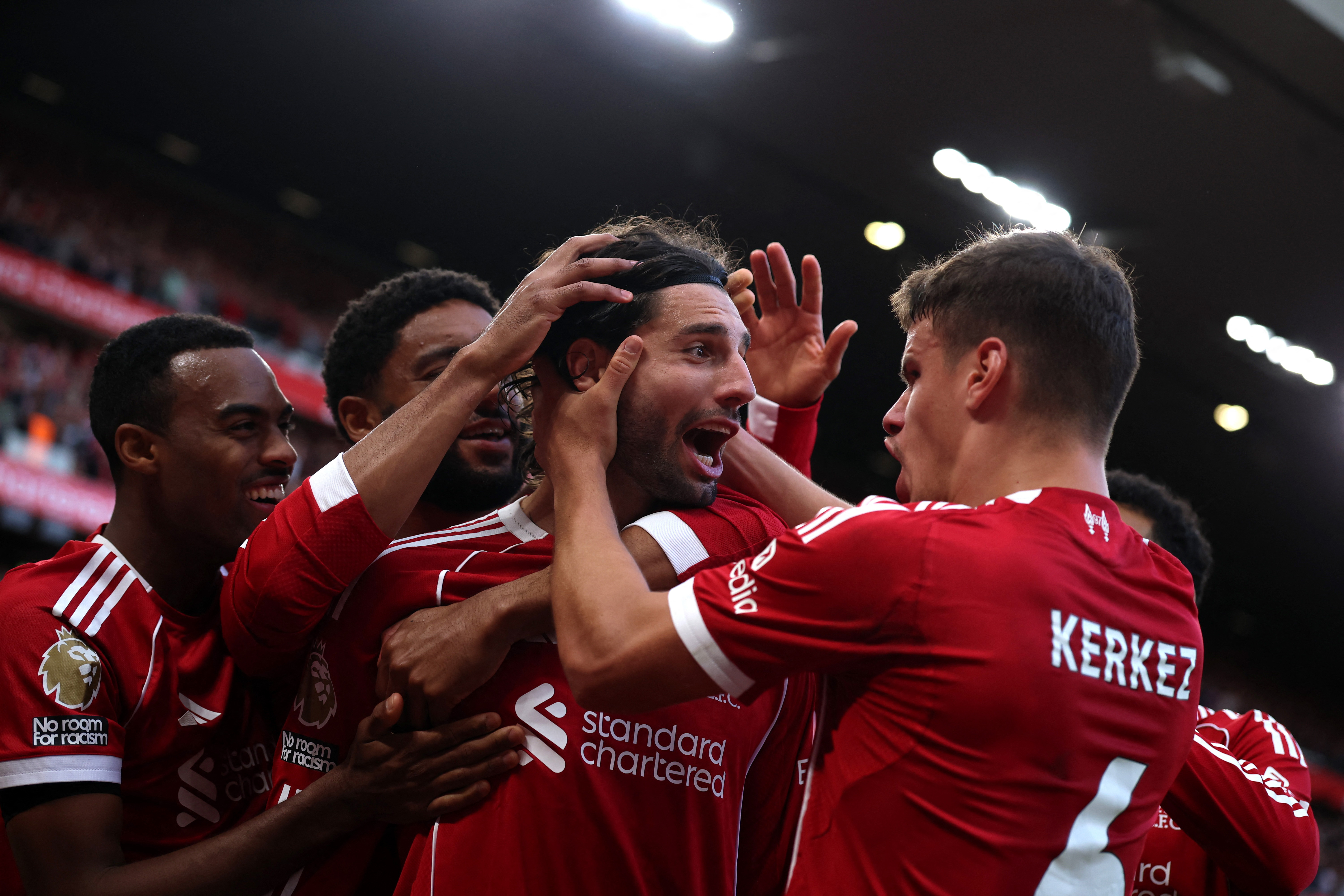 Liverpool kayıpsız gidiyor: Dominik Szoboszlai'nin harika golü Arsenal'i yıktı