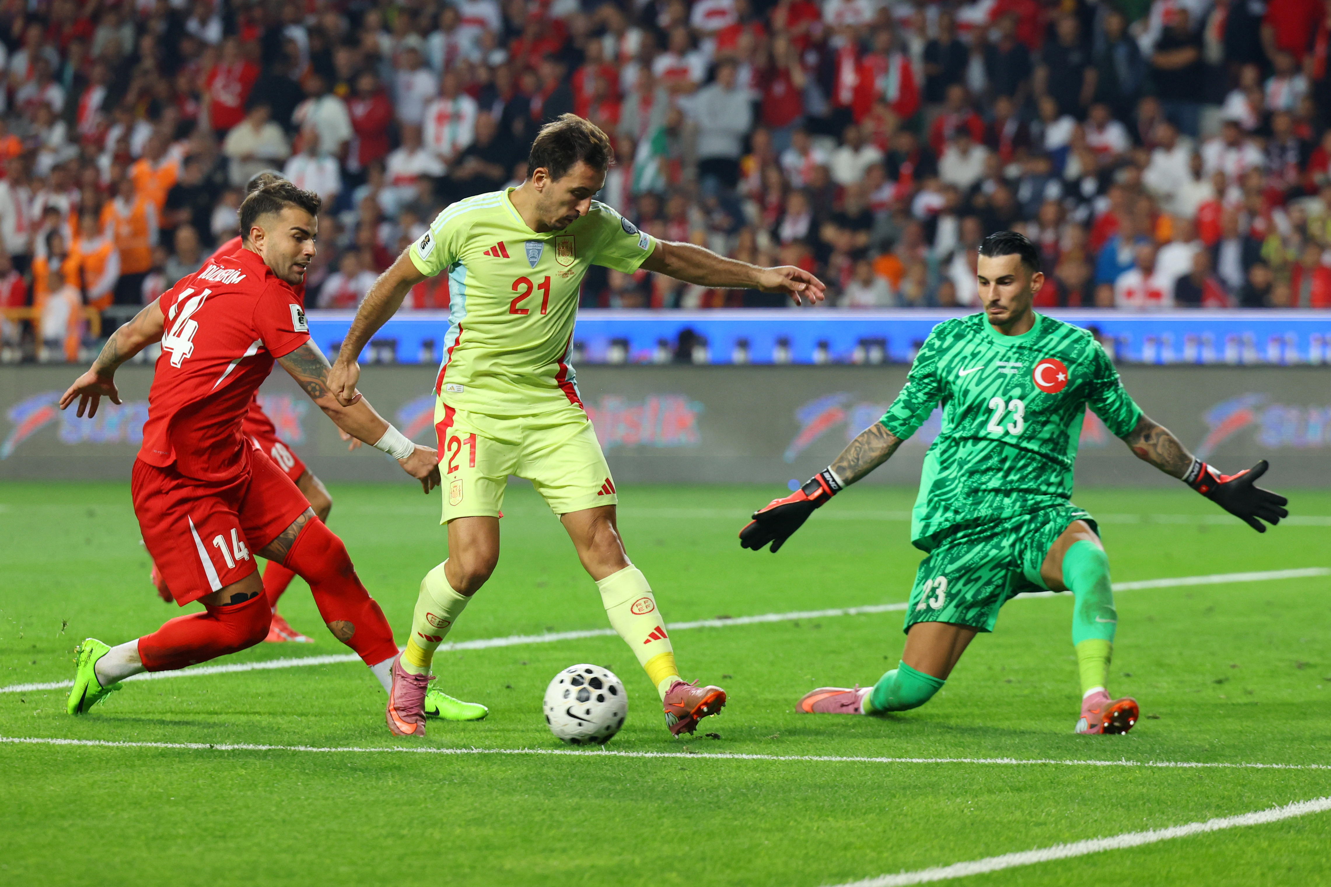 Kaleci Uğurcan'dan 'Karakter' Dersleri: 6-0 Yediler Ama Hala Umutlular!