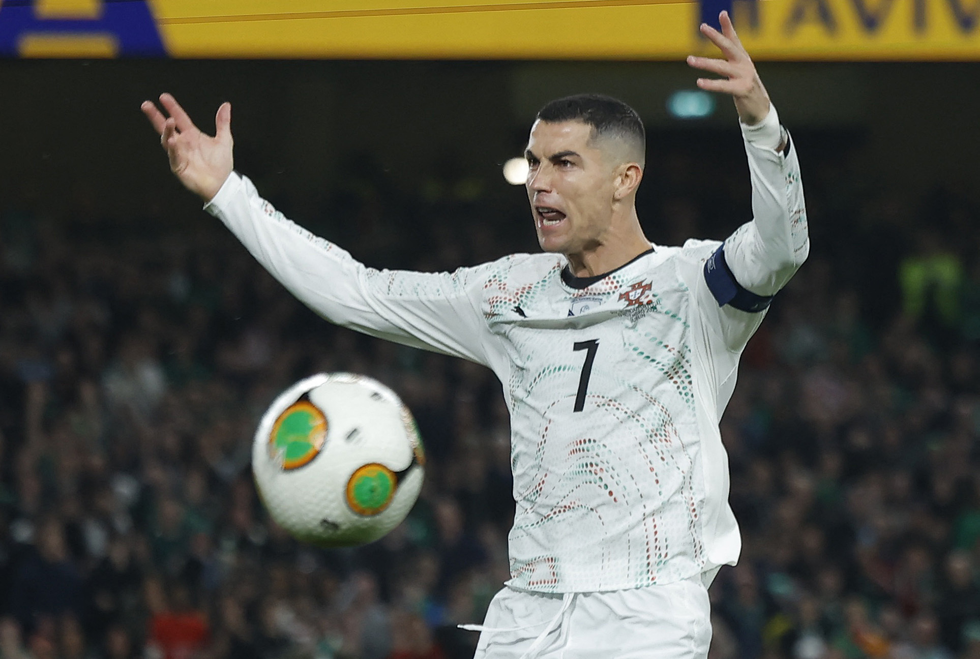 Portekiz'den beklenmedik kayıp: Cristiano Ronaldo milli formayla ilk kez kırmızı kart gördü