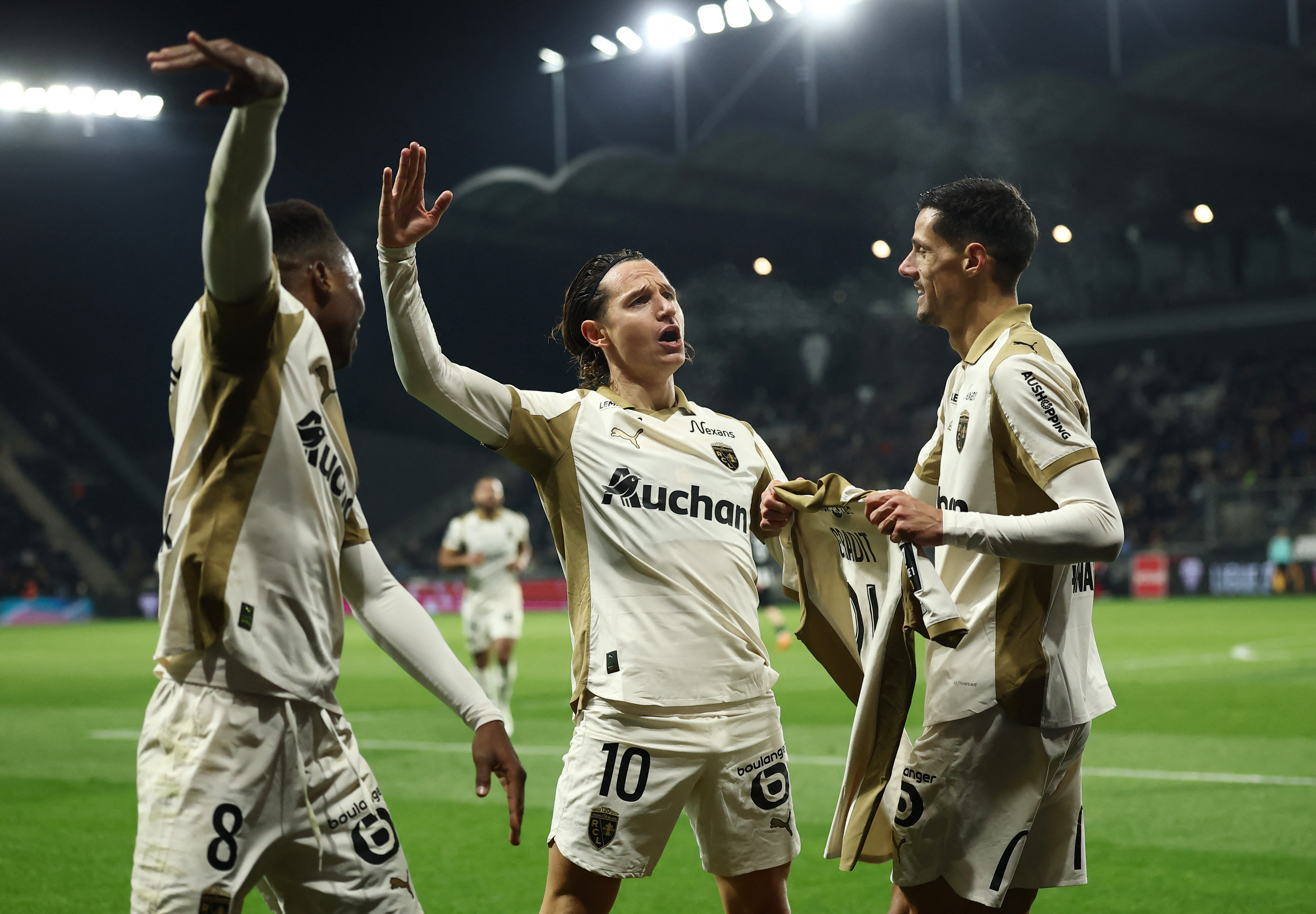 PSG Uykudayken Fareler Dans Eder: Fransa'da Zirve 'Yanlışlıkla' El Değiştirdi!