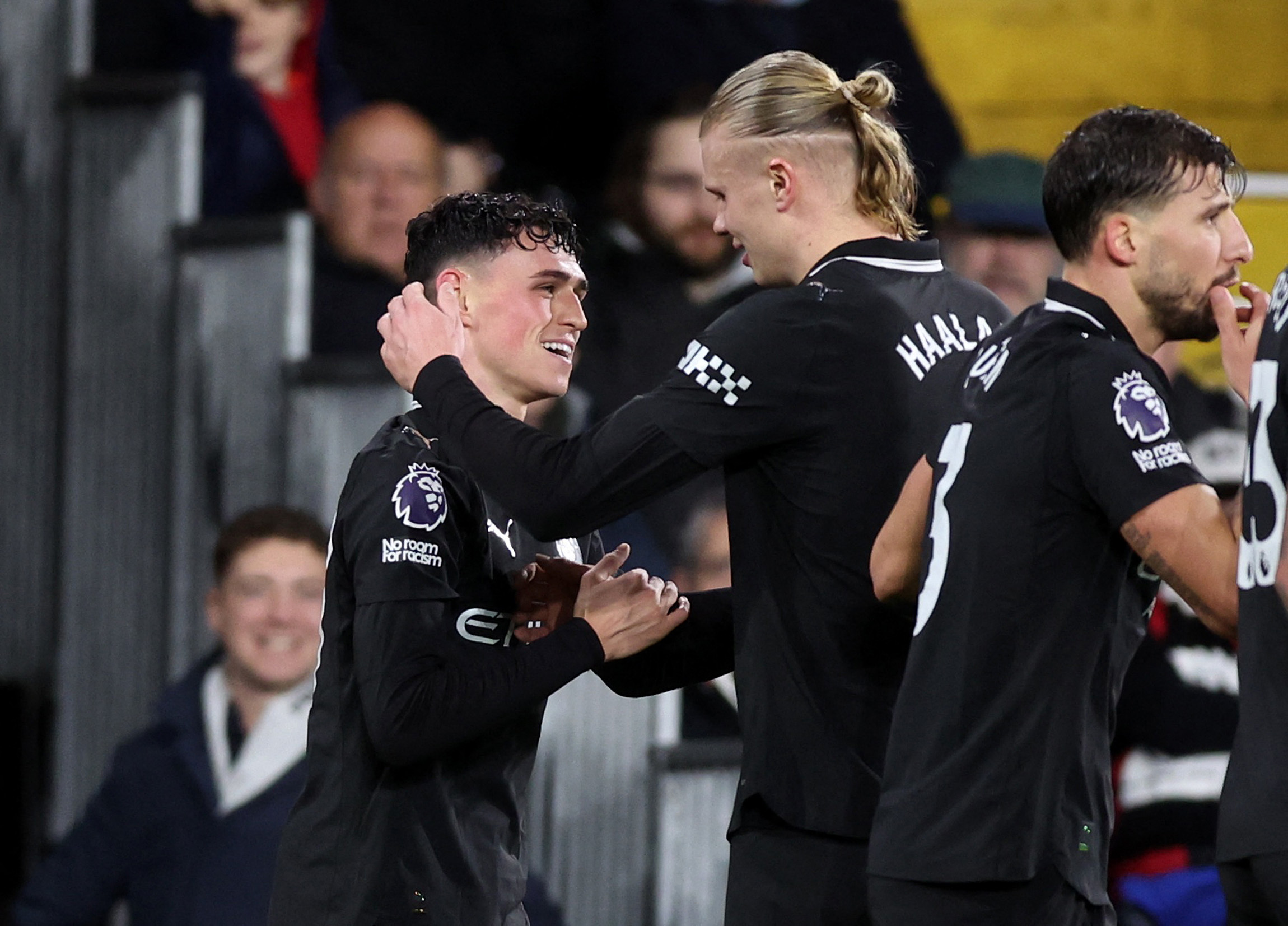 Manchester City gol yağmuruna sahne olan maçta 5-4 kazandı