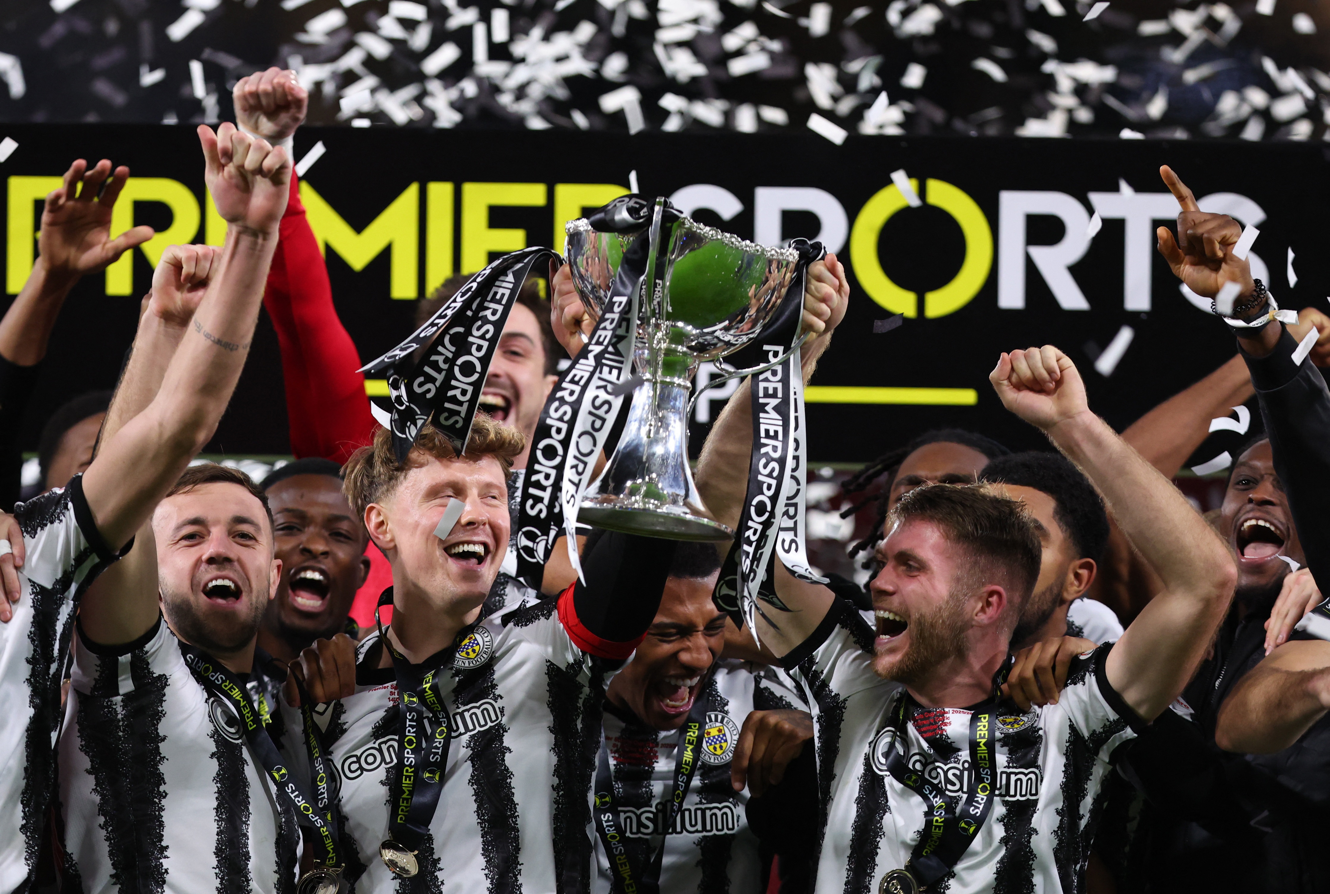 İskoçya'da futbol mucizesi: St. Mirren, Celtic'i yenip kupayı müzesine götürdü