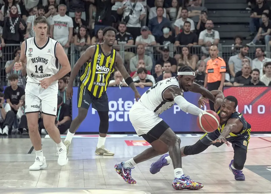 Fenerbahçe Beko şampiyonluğa 1 galibiyet uzaklıkta - 4 Fenerbahçe Beko şampiyonluğa 1 galibiyet uzaklıkta - 4