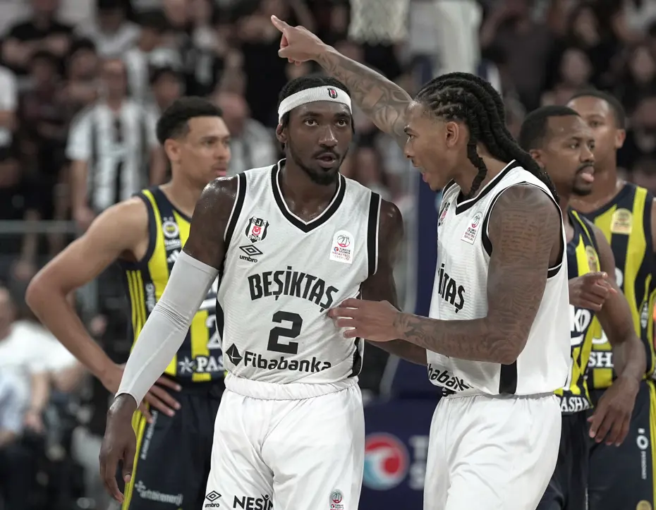 Fenerbahçe Beko şampiyonluğa 1 galibiyet uzaklıkta - 3 Fenerbahçe Beko şampiyonluğa 1 galibiyet uzaklıkta - 3