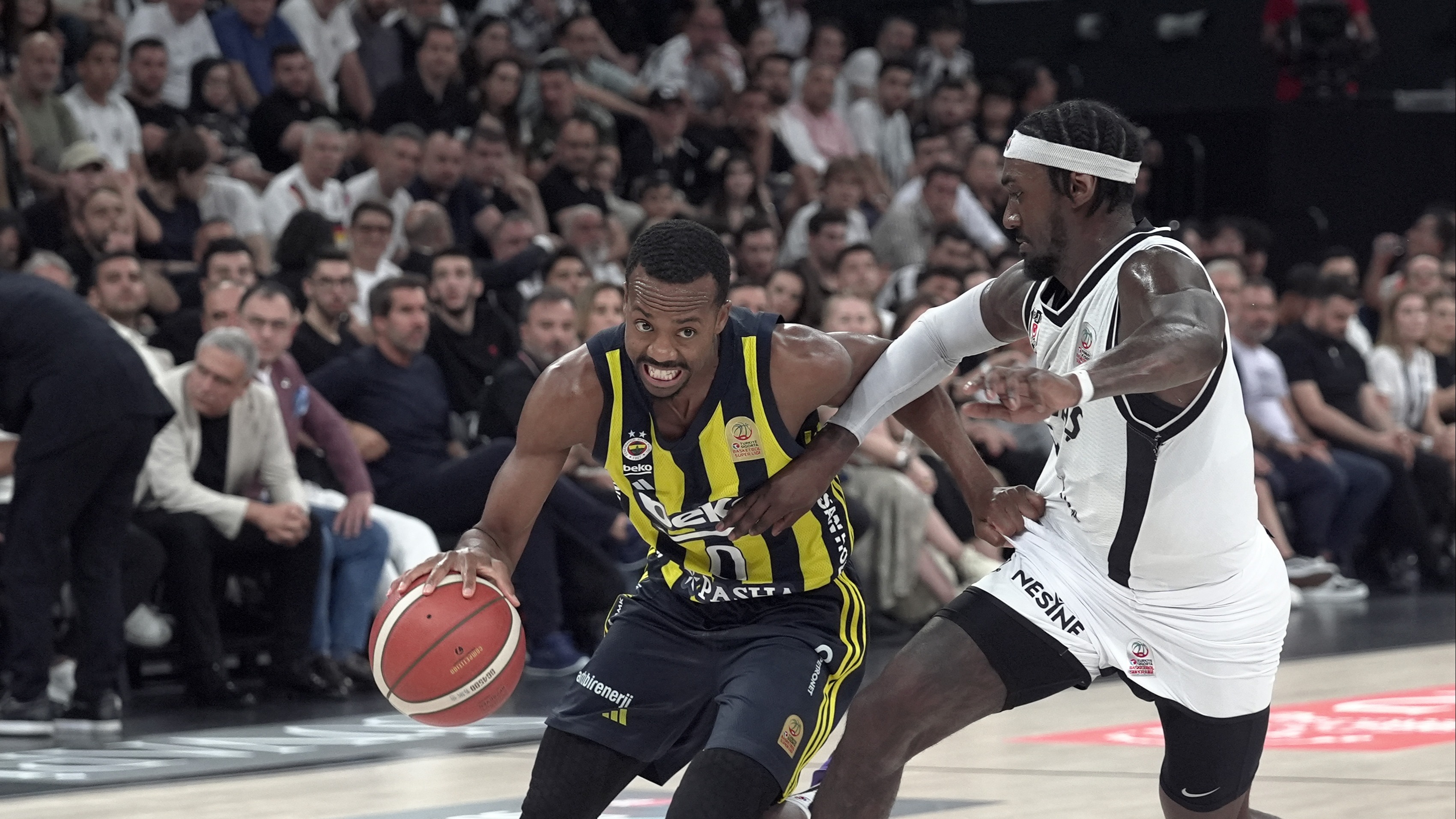 Fenerbahçe Beko şampiyonluğa 1 galibiyet uzaklıkta