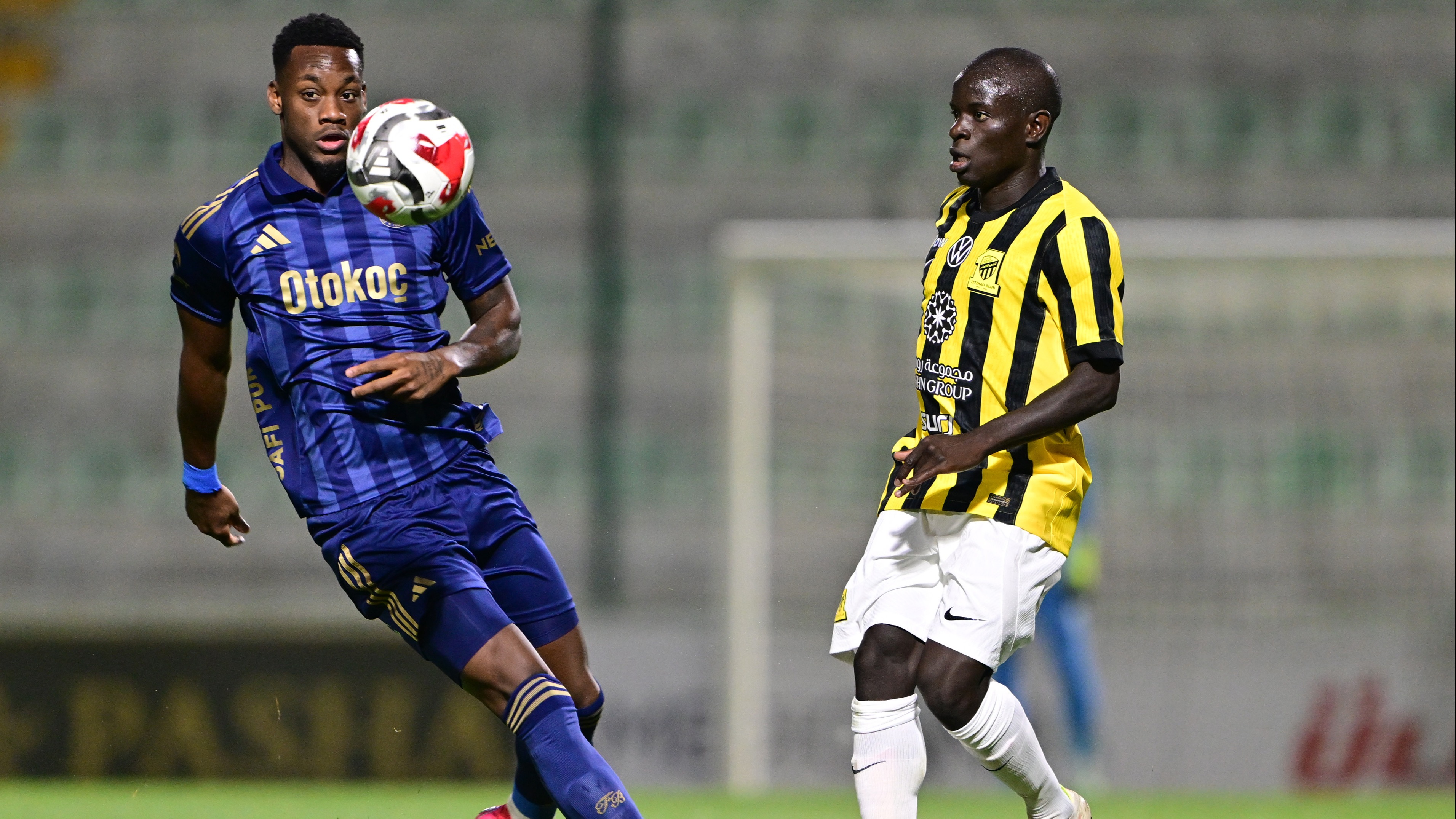 Duran ilk maçında şov yaptı: Fenerbahçe farklı galibiyetle Al Ittihad'ı geçti