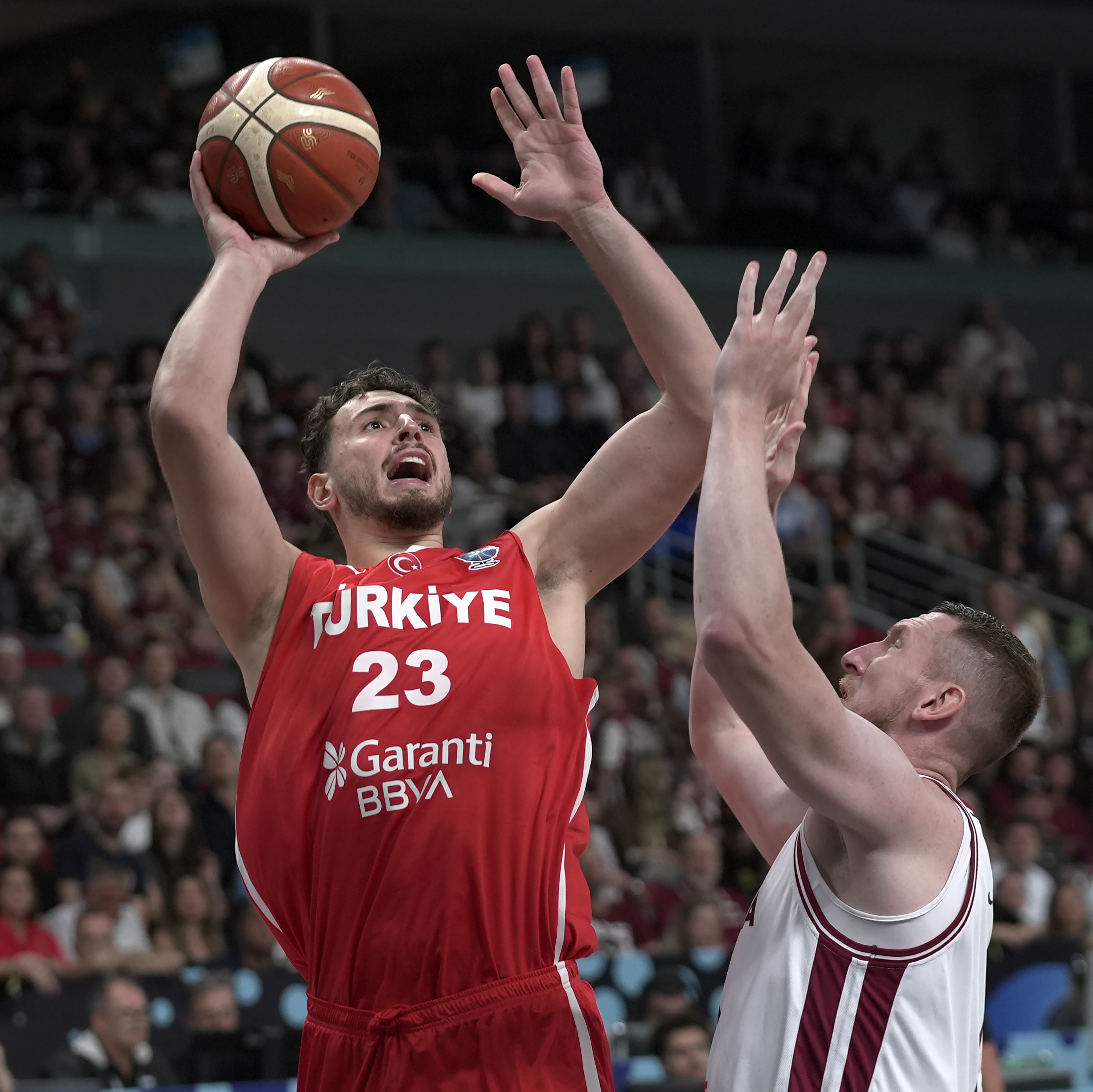 12 Dev Adam'dan EuroBasket'e güçlü başlangıç