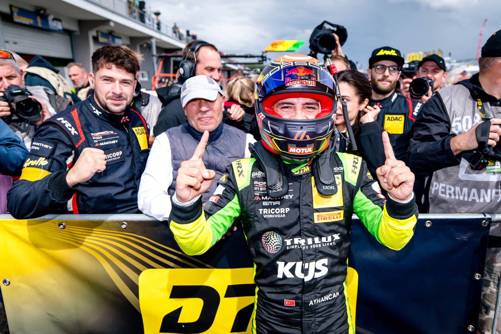 Ayhancan Güven'den büyük gurur: Şampiyon olan ilk Türk pilot oldu