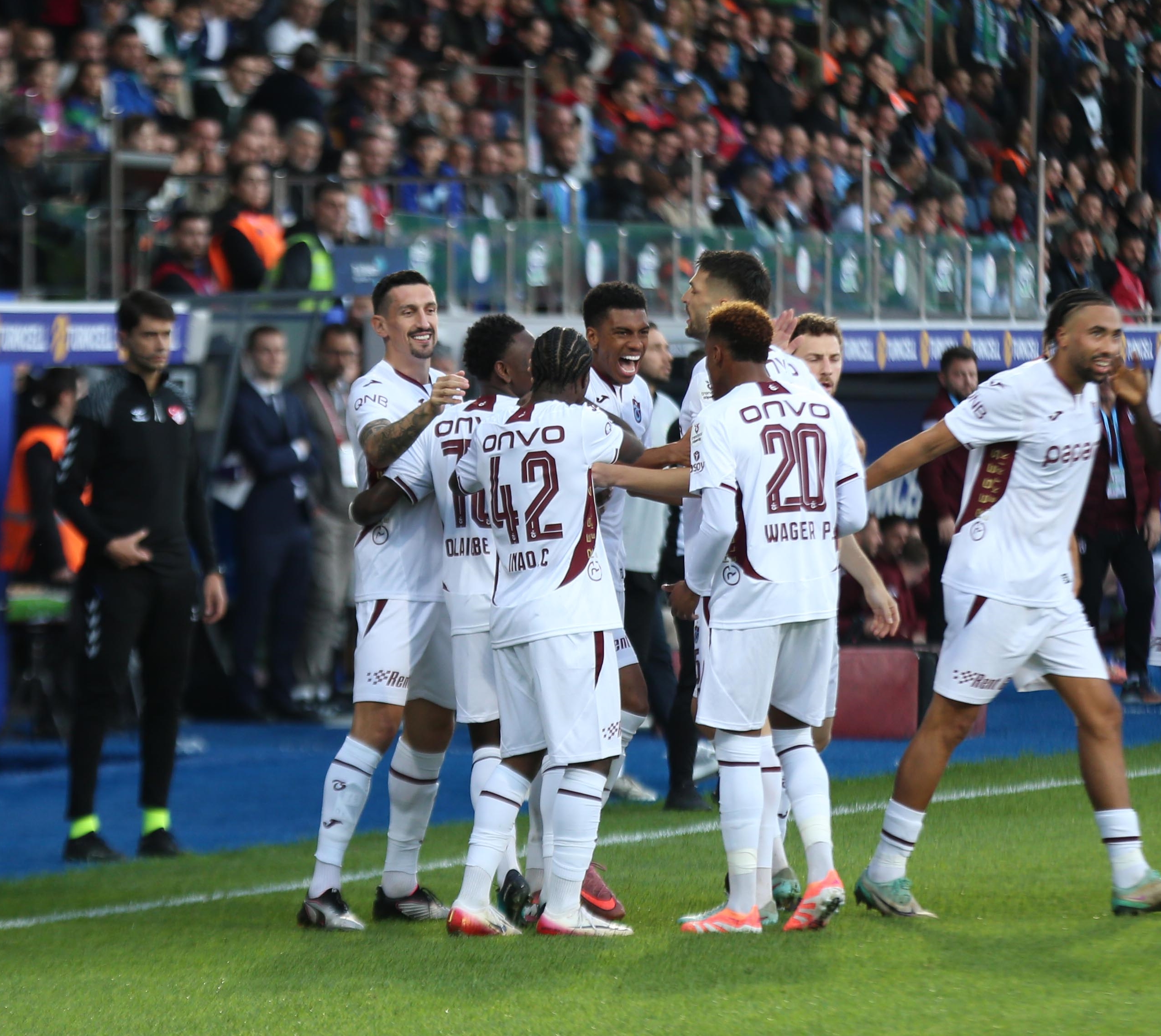 Karadeniz derbisinde Trabzonspor kazandı: Zirve yarışında kritik 3 puan