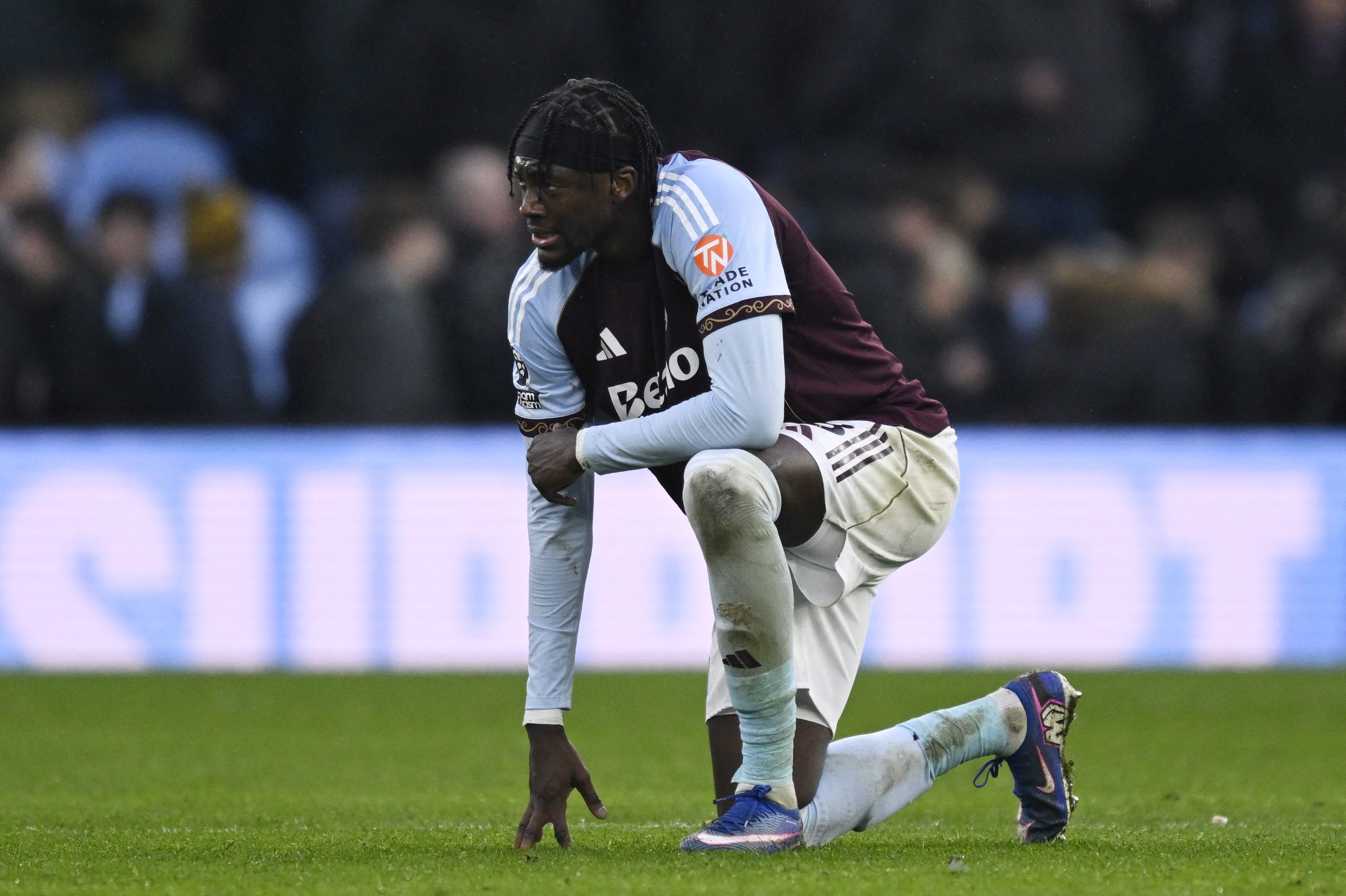 Tammy Abraham'ın golü VAR'a takıldı: Aston Villa 10 kişi kalan rakibine kaybetti