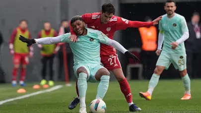 4 gollü Pendikspor - Esenler Erokspor maçında kazanan yok