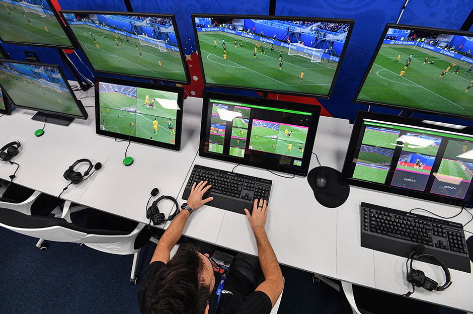 Federasyon VAR konuşmalarını yayınladı: Derbide VAR odasında skandal sözler