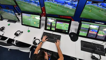 Federasyon VAR konuşmalarını yayınladı: Derbide VAR odasında skandal sözler