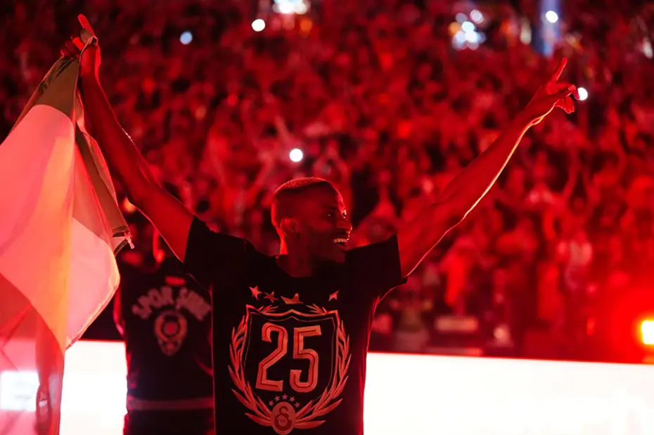 FLAŞ! Victor Osimhen Galatasaray'a tarih verdi: Taraftarlar heyecan içinde - 5