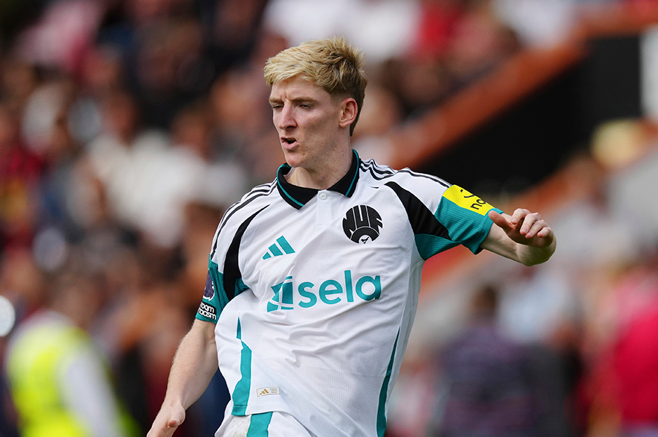 Newcastle'dan Anthony Gordon'a yeni sözleşme