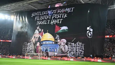 Trabzonspor - Fenerbahçe maçında Filistin'e destek pankartı