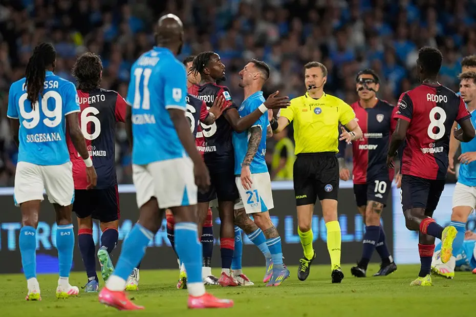 Şampiyonluk maçında ilk yarıya damga vuran pozisyon: Tartışma çıktı - 4