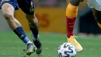 Galatasaray-Fenerbahçe rekabetinden ilginç notlar: Beşiktaş'a şampiyonluk yolunu açan tarihi kavga