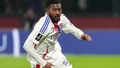 Galatasaray'ın sağ bek transferinde yeni isim: Fransızlar duyurdu