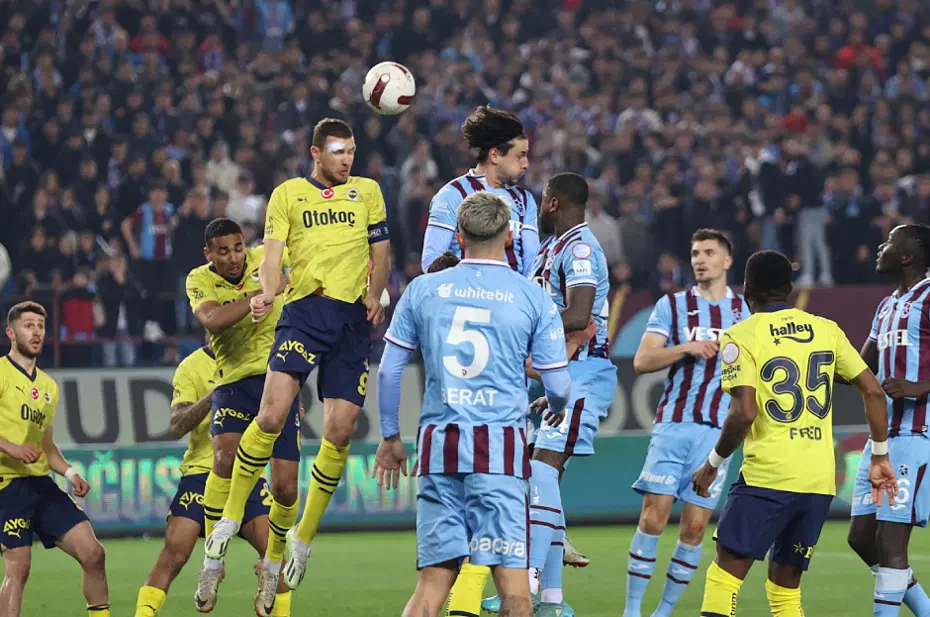Fenerbahçe'ye galibiyeti getiren golden önce faul var mı? Trio ekibi yorumladı - 9