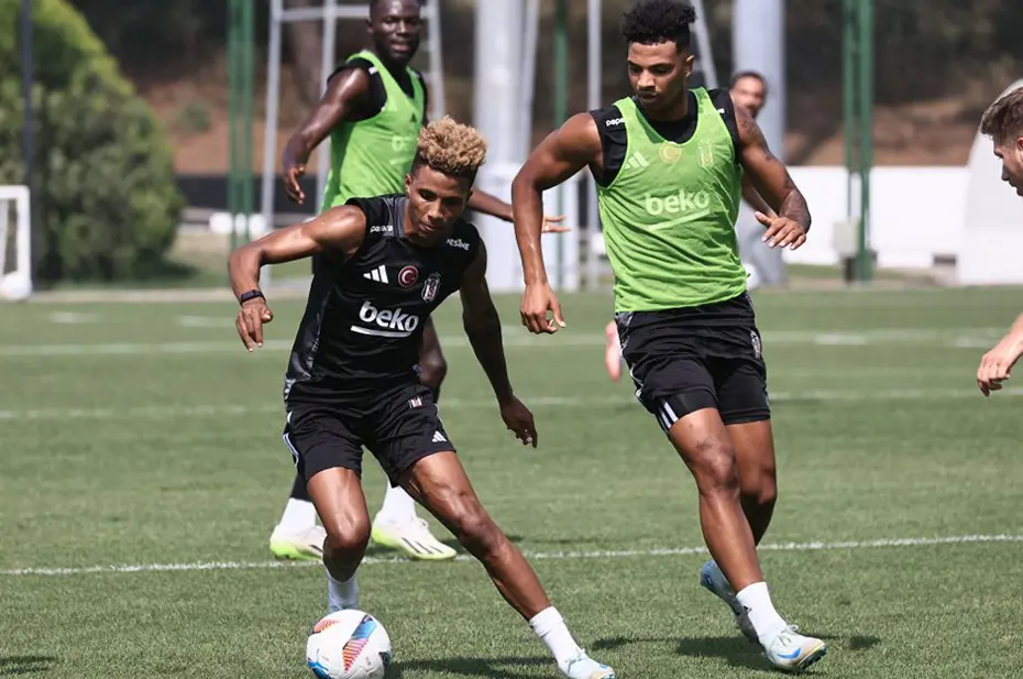 Giovanni van Bronckhorst'tan orta saha kararı: Al Musrati'nin boşluğunu dolduracak isim - 3 Giovanni van Bronckhorst'tan orta saha kararı: Al Musrati'nin boşluğunu dolduracak isim - 3