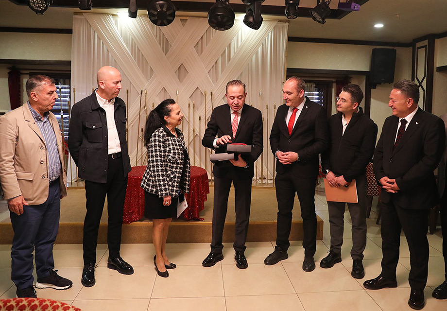 Koç ailesinden 10 kişi Gençlerbirliği Kulübü'ne üye oldu