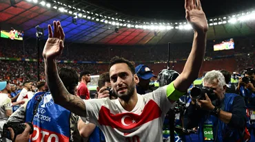 Hakan Çalhanoğlu: "Biz birlikte çok güzeliz. Ne mutlu Türküm diyene"