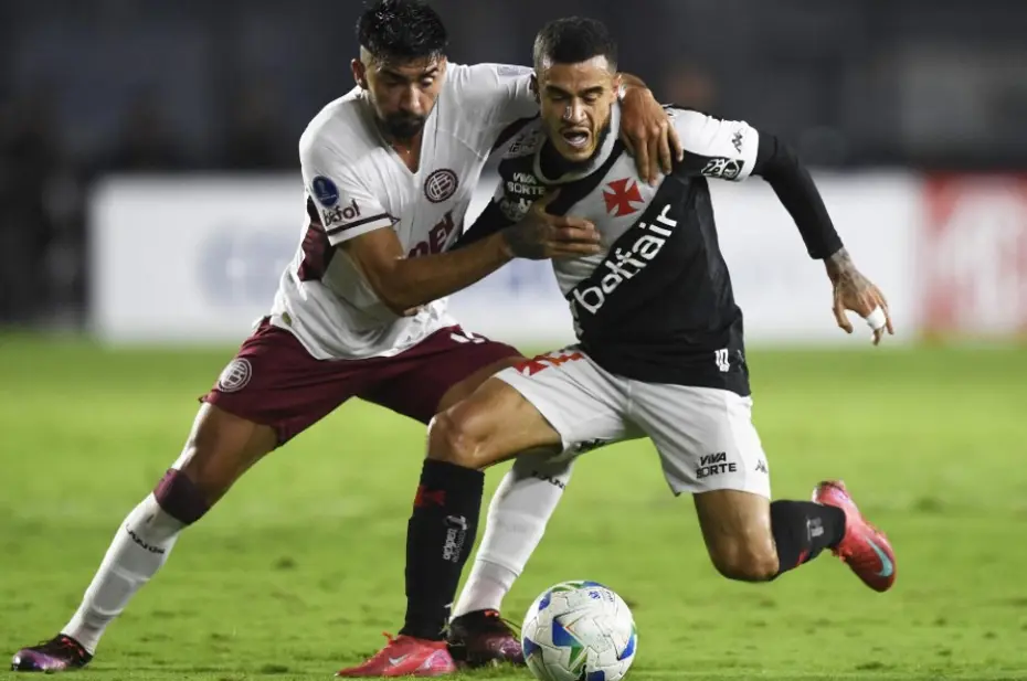Çatışma çıktı, yağmur gibi mermi yağdırdılar: Dünyaca ünlü futbolcuya büyük şok - 3 Çatışma çıktı, yağmur gibi mermi yağdırdılar: Dünyaca ünlü futbolcuya büyük şok - 3
