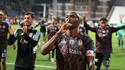 Beşiktaş taraftarından Atiba için özel hazırlık