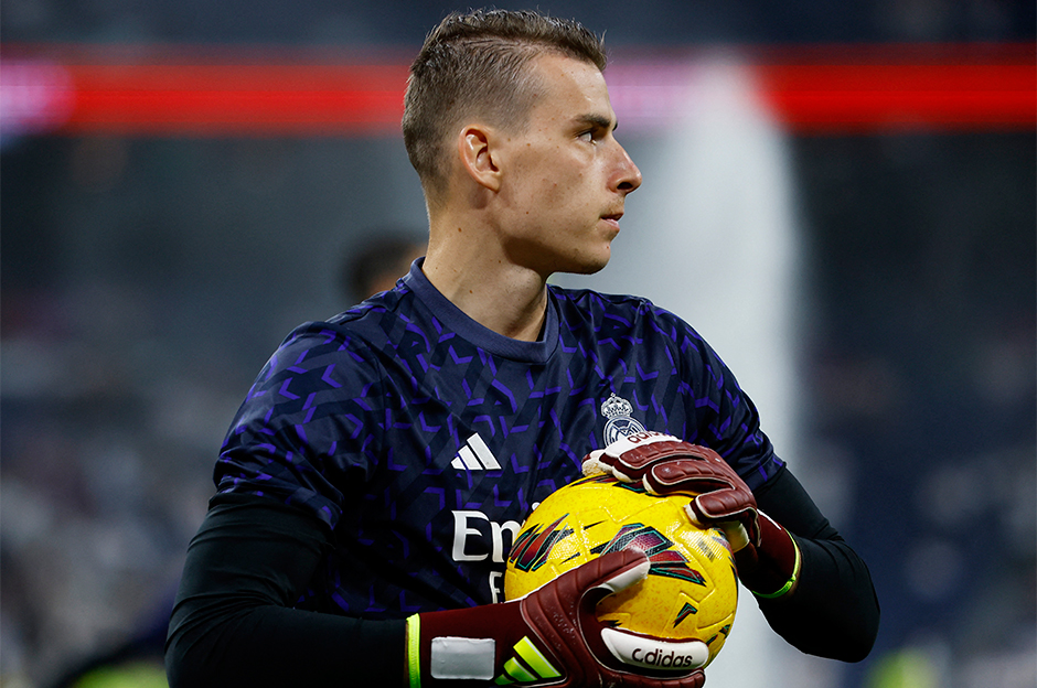 Real Madrid'de Andriy Lunin imzayı atıyor