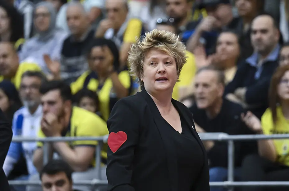 Fenerbahçe şampiyonluk kupasını kaldırdı - 11 Fenerbahçe şampiyonluk kupasını kaldırdı - 11