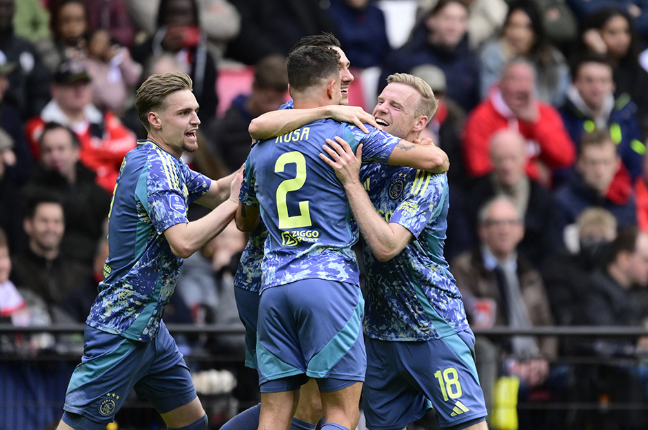 Farioli'nin Ajax'ı şampiyonluğa koşuyor: Fark 9'a çıktı