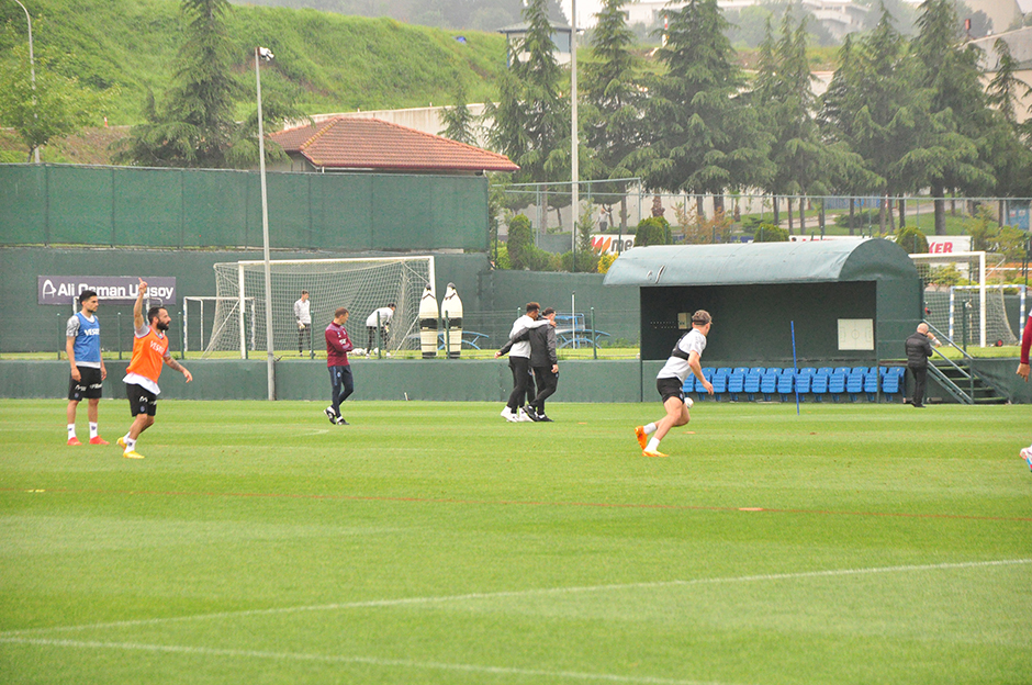 Trabzonspor idmanında üzücü gelişme: Sahayı böyle terk etti