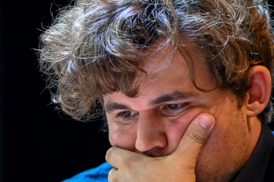 Ne yapıyorsun Magnus Carlsen! Dünya bu kareden saniyeler sonra yaşananları konuşuyor - 2 Ne yapıyorsun Magnus Carlsen! Dünya bu kareden saniyeler sonra yaşananları konuşuyor - 2