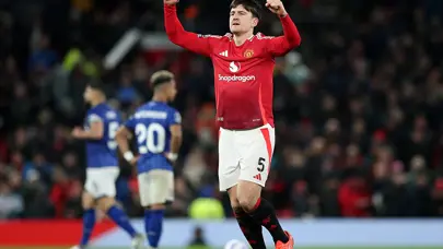 Kırmızı Şeytanlar, 10 kişi kaldığı maçta Maguire ile güldü