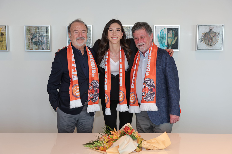 Eczacıbaşı Dynavit, Naz Aydemir Akyol ile yeni sözleşme imzaladı