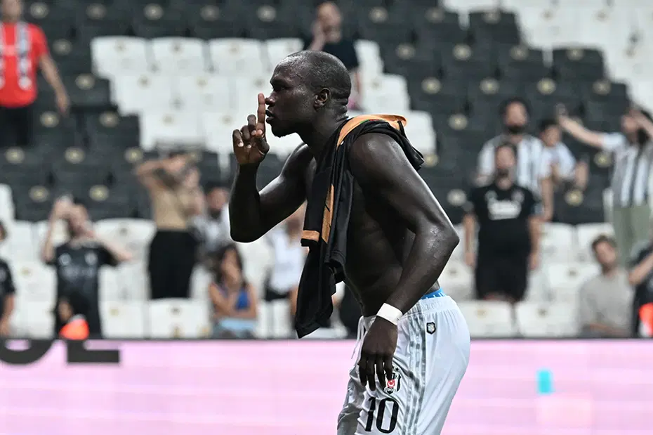 Vincent Aboubakar'a sürpriz talip: Teklifi görür görmez reddetti - 4 Vincent Aboubakar'a sürpriz talip: Teklifi görür görmez reddetti - 4