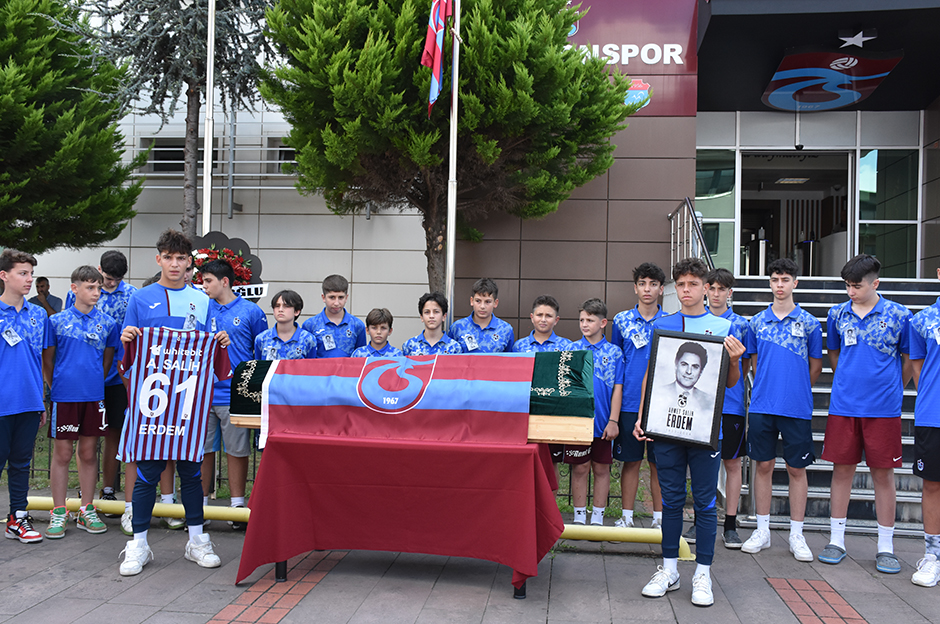 Trabzonspor efsanesi Ahmet Salih Erdem toprağa verildi
