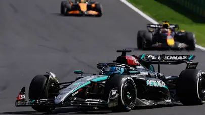 Russell diskalifiye oldu; galibiyet takım arkadaşına gitti