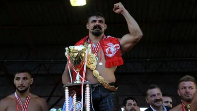 Başpehlivan Cengizhan Şimşek'in altın kemeri geri alındı