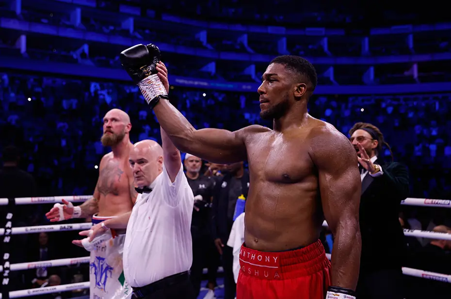 Anthony Joshua, Robert Helenius'u nakavt etti, 2.5 yıl sonra bir ilki başardı - 18