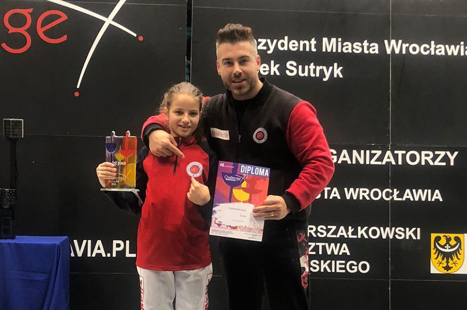 Eskrimci Derin Taşpınar Polonya’da şampiyon oldu