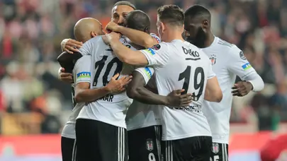 "Her oyunda sorunu çözen adam" Spor yazarları Beşiktaş için ne dedi?