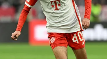 Noussair Mazraoui kimdir, kaç yaşında ve hangi takımlarda oynadı? Noussair Mazraoui başarıları ve istatistikleri