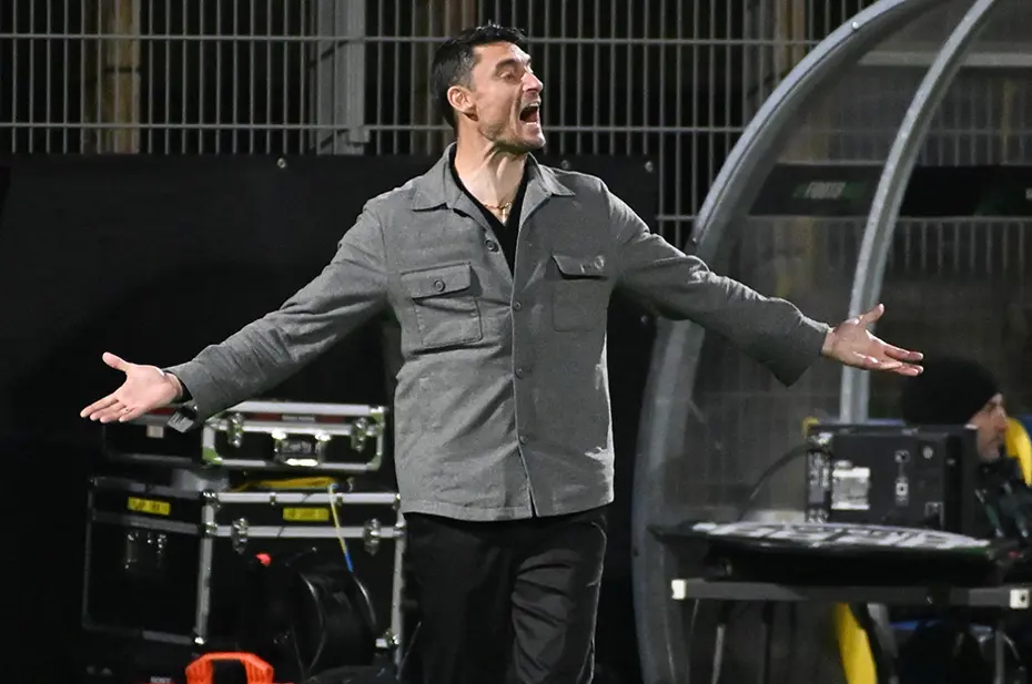 Kupa maçında kavgaya tutuşan Albert Riera için rakip takımdan olay sözler: "Palyaço" - 2