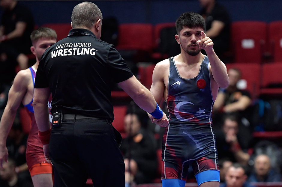 Muhammet Karavuş'tan Avrupa Güreş Şampiyonası'nda gümüş madalya