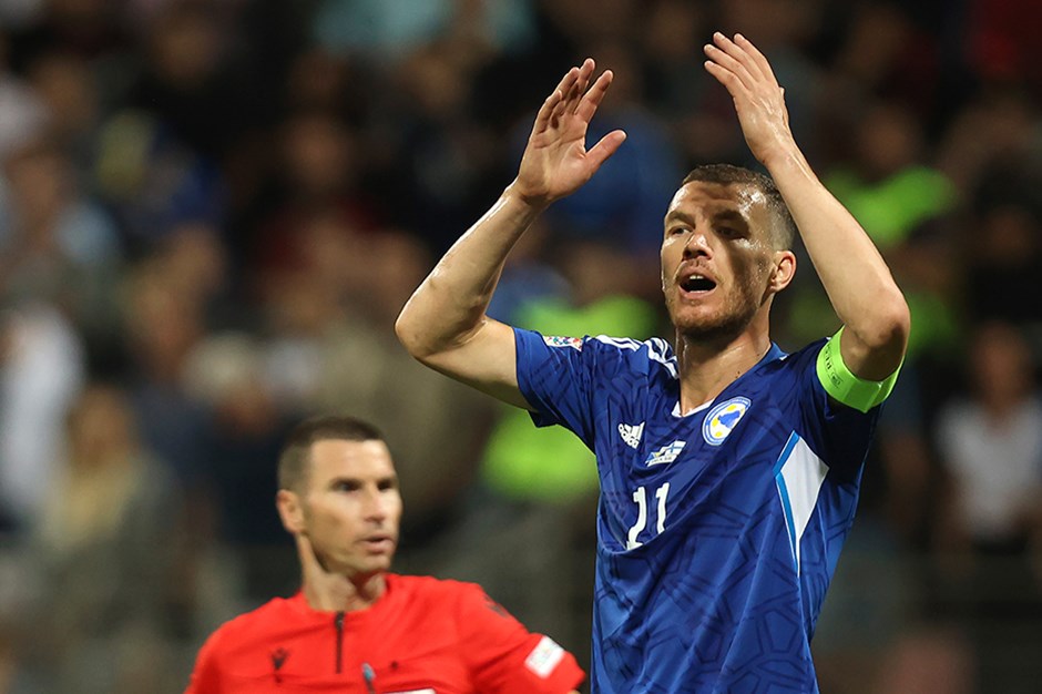 Edin Dzeko'dan Bosna Hersek'e hayat öpücüğü