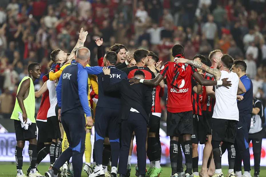 Fenerbahçe, En-Nesyri transferiyle Türk futbol tarihinin rekorunu kırdı - 6 Fenerbahçe, En-Nesyri transferiyle Türk futbol tarihinin rekorunu kırdı - 6