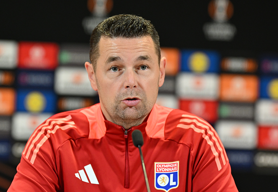 Pierre Sage, Wilfred Zaha için forma yanıtını verdi